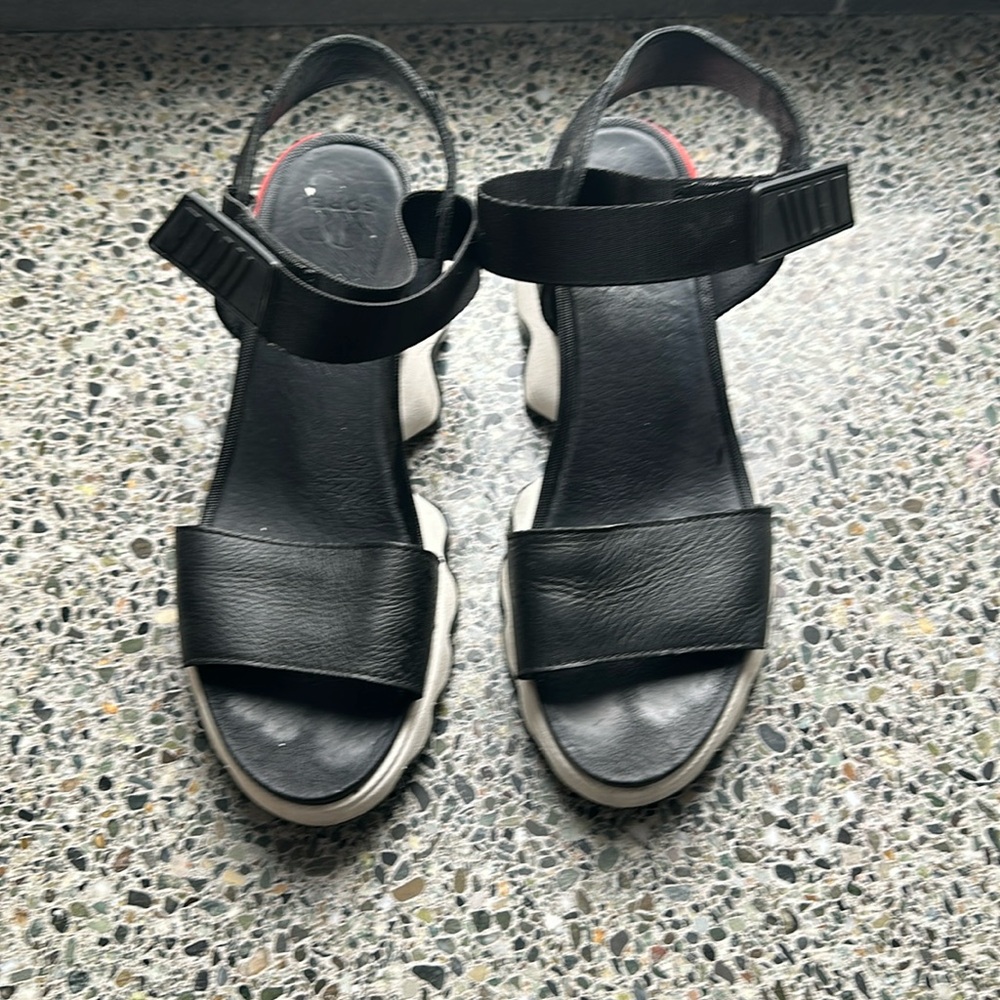 Sorel Women’s Kinetic Sandal In Black